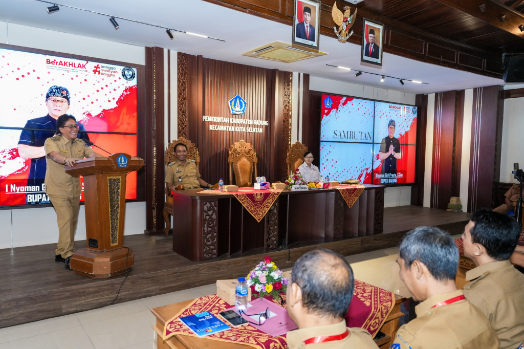 Bupati Giri Prasta Buka Bimtek Aparatur Pemerintah Desa dan Kelurahan se-Kecamatan Kuta Selatan